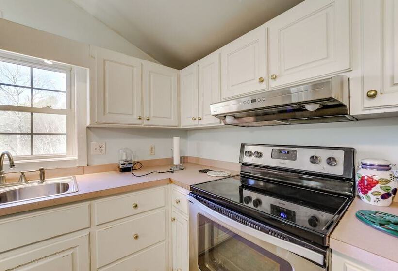 Quiet & Cozy Tuckasegee Retreat W/ Mountain Views!