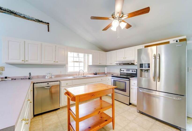 Quiet & Cozy Tuckasegee Retreat W/ Mountain Views!