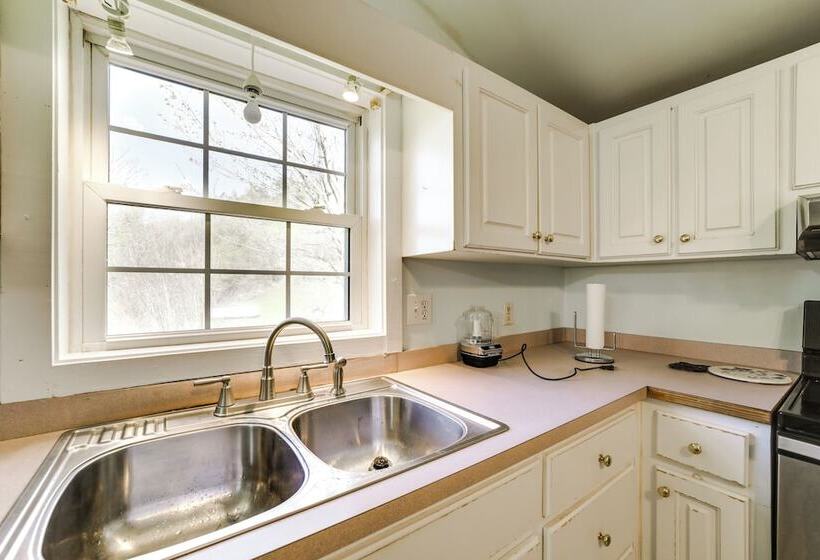 Quiet & Cozy Tuckasegee Retreat W/ Mountain Views!