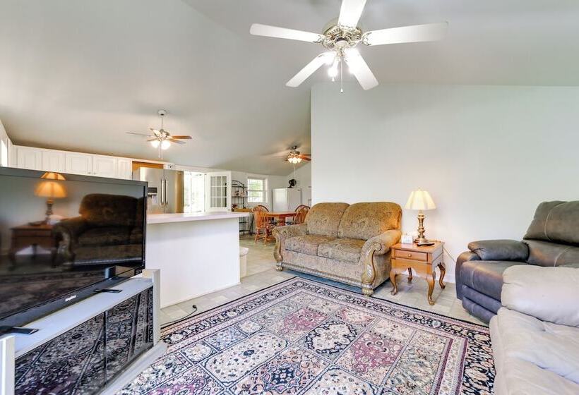 Quiet & Cozy Tuckasegee Retreat W/ Mountain Views!