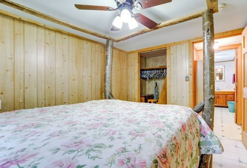 Quiet & Cozy Tuckasegee Retreat W/ Mountain Views!