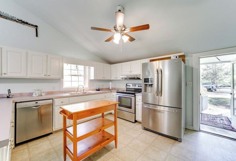 Quiet & Cozy Tuckasegee Retreat W/ Mountain Views!