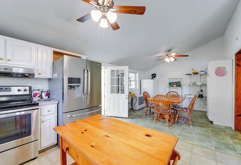 Quiet & Cozy Tuckasegee Retreat W/ Mountain Views!