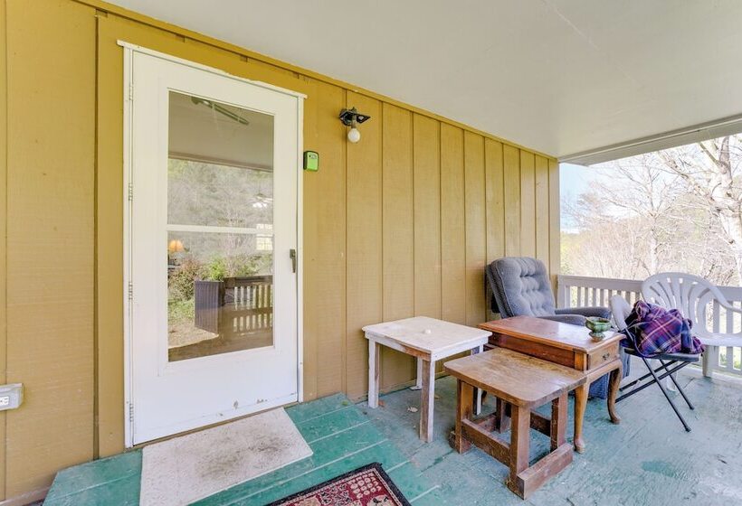 Quiet & Cozy Tuckasegee Retreat W/ Mountain Views!