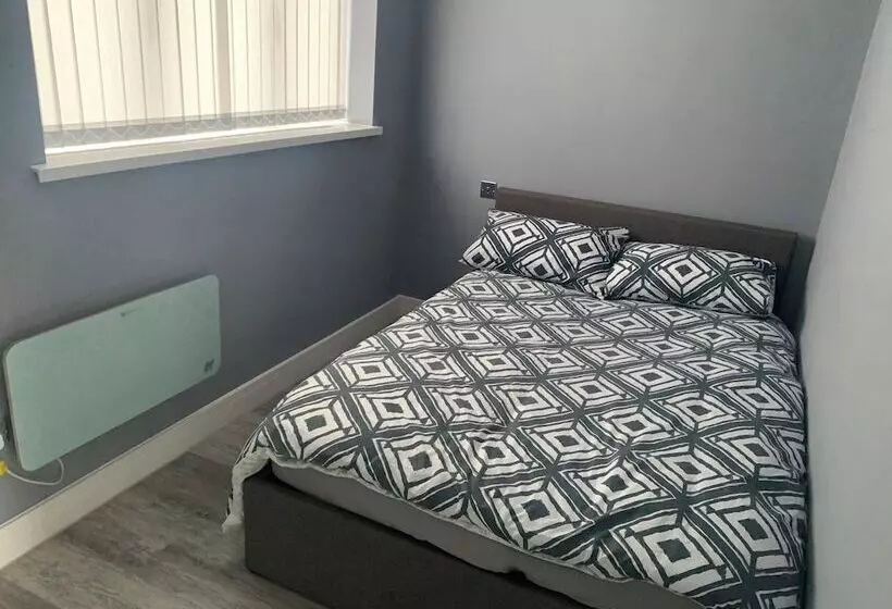 Residenssi Impeccable 1 Bed House In Aberdare