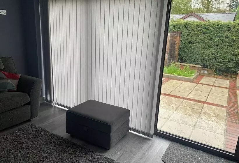 Residenssi Impeccable 1 Bed House In Aberdare