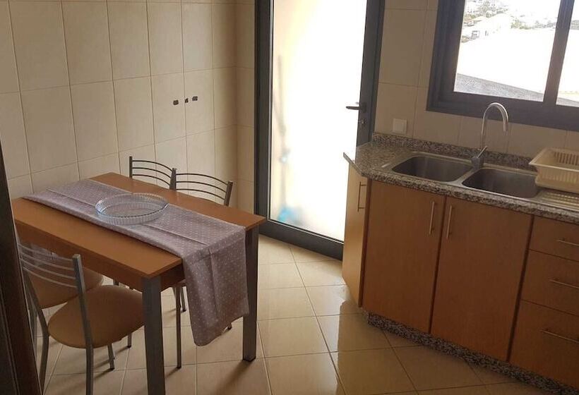 Residence Remarkable 3 Bed House In Machico