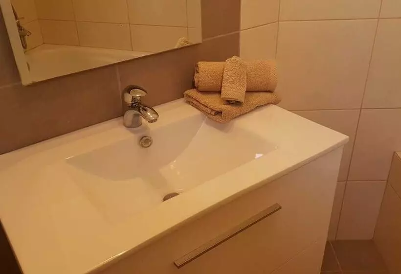 Residenssi Remarkable 3 Bed House In Machico