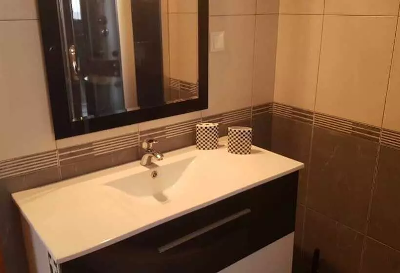 Residenssi Remarkable 3 Bed House In Machico