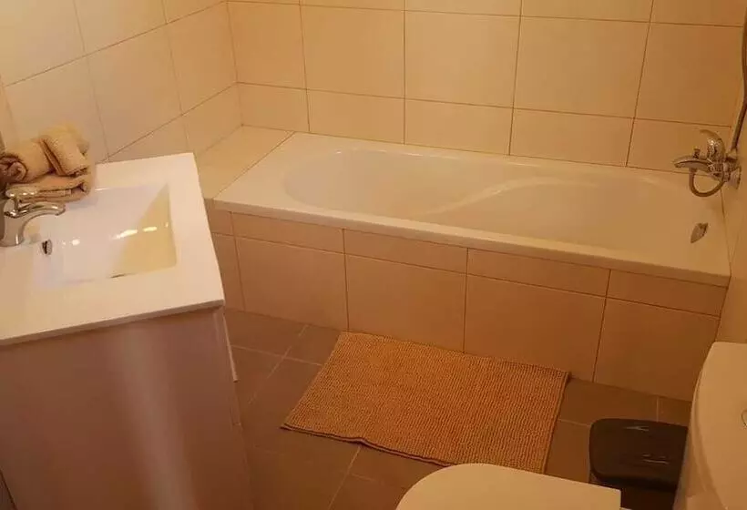 Residenssi Remarkable 3 Bed House In Machico