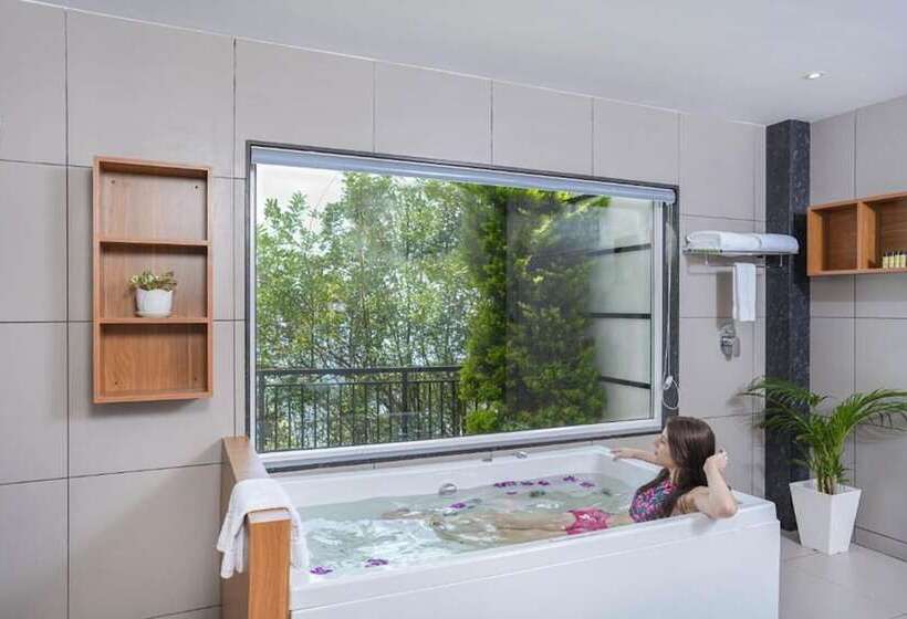 Sprise Munnar Resort And Spa