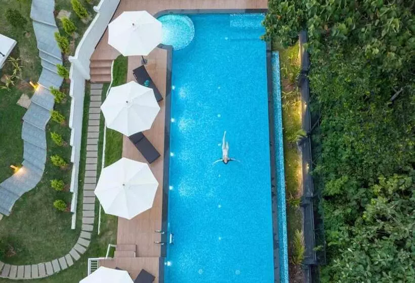 Sprise Munnar Resort And Spa