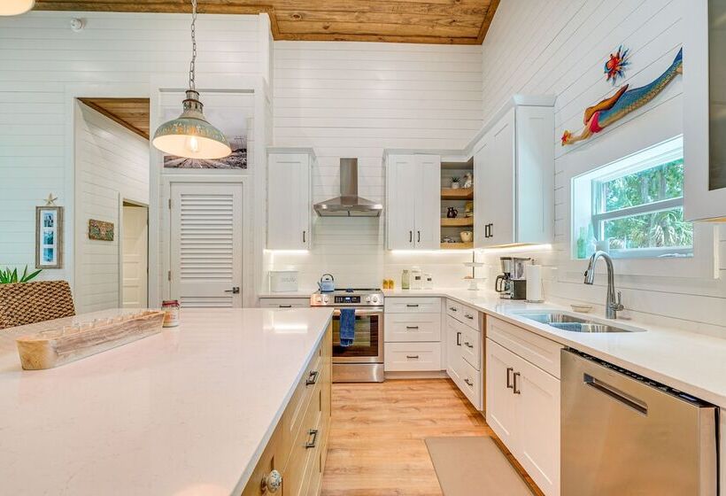 Stilt Style Cottage < 1 Mi To Downtown Yankeetown!