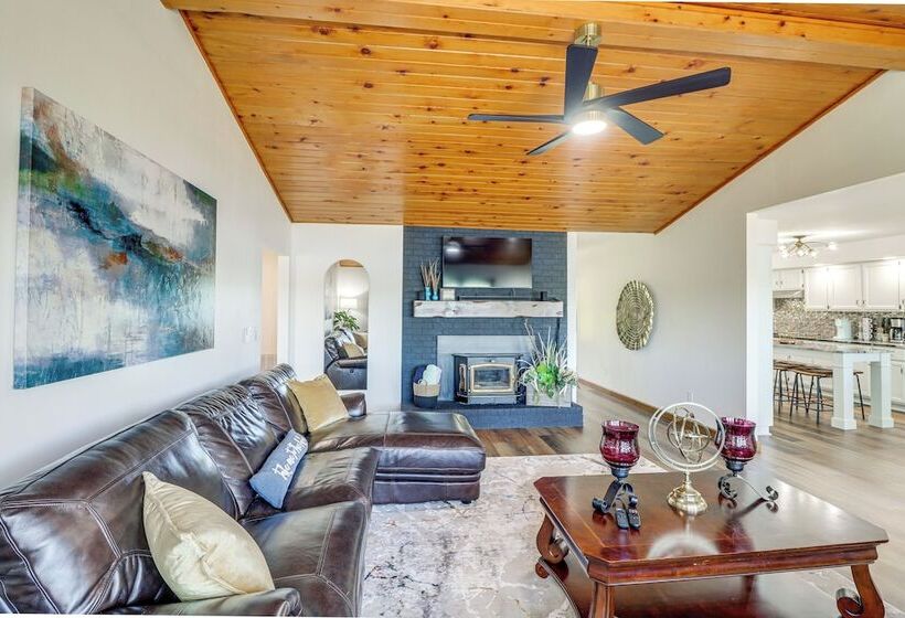 Tranquil Lakefront Greers Ferry Escape W/ Fire Pit