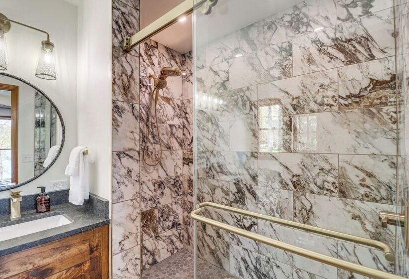 Tranquil Lakefront Greers Ferry Escape W/ Fire Pit