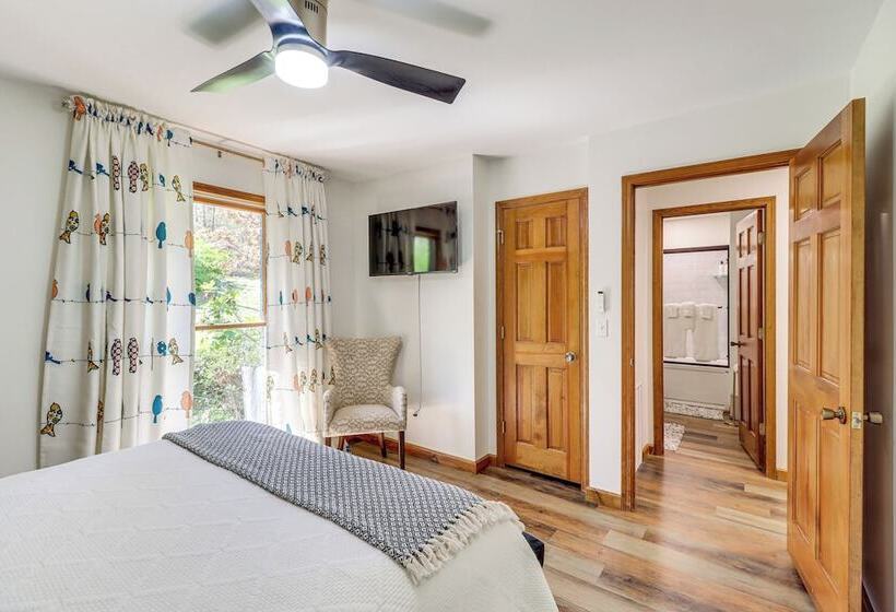 Tranquil Lakefront Greers Ferry Escape W/ Fire Pit