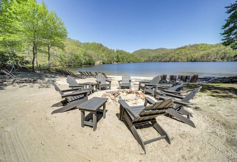 4 Mi To Lake: Tuckasegee Home W/ Community Perks