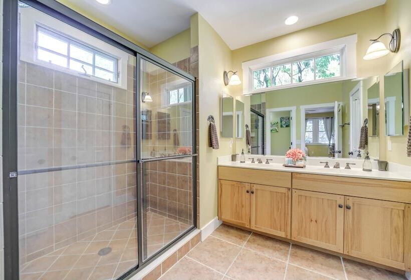 4 Mi To Lake: Tuckasegee Home W/ Community Perks