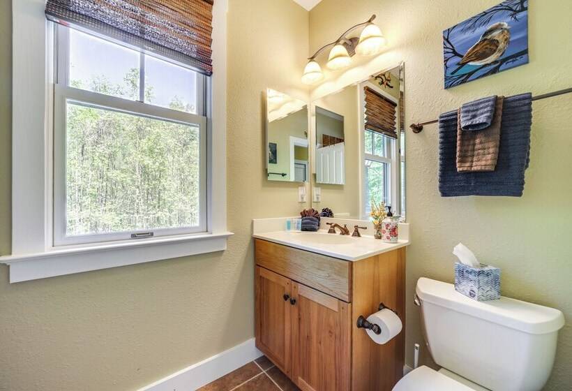 4 Mi To Lake: Tuckasegee Home W/ Community Perks