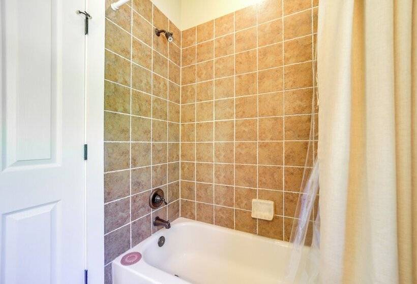 4 Mi To Lake: Tuckasegee Home W/ Community Perks