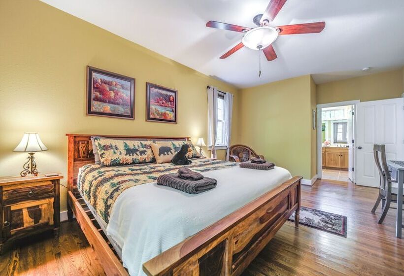 4 Mi To Lake: Tuckasegee Home W/ Community Perks