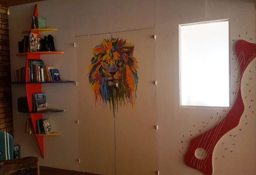 הוסטל Blue Moon Backpackers