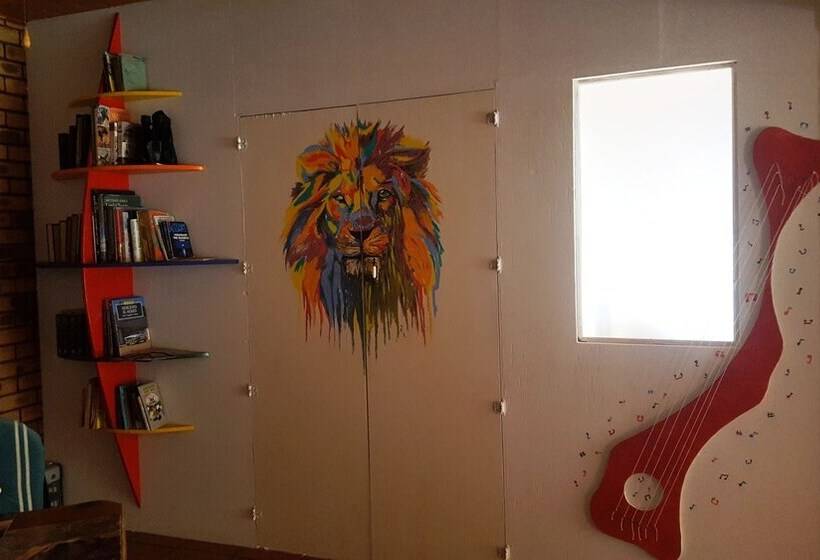 הוסטל Blue Moon Backpackers