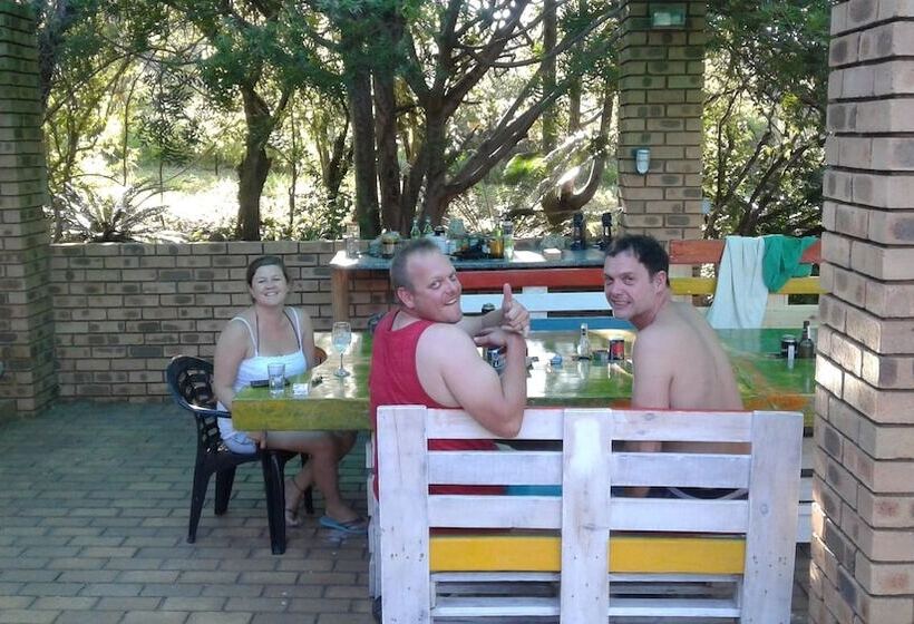 הוסטל Blue Moon Backpackers