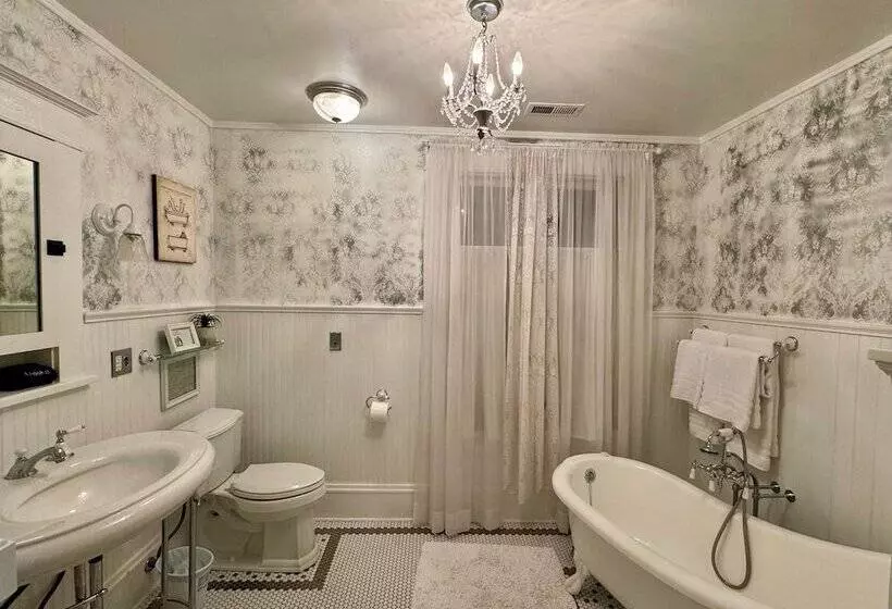 Aamiaismajoitus (B&B) Hubble House Inn