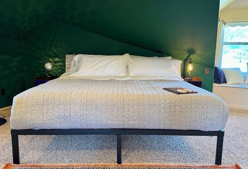 住宿加早餐  Hubble House Inn