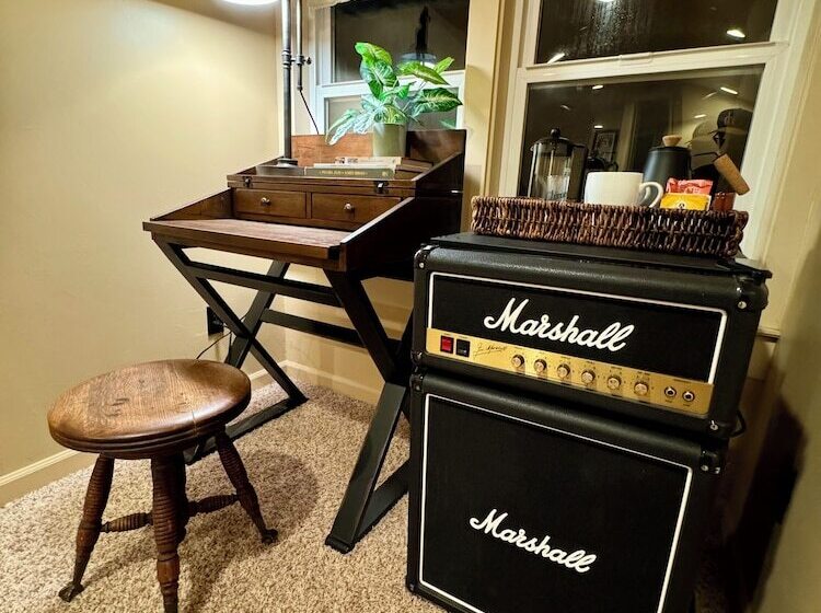 住宿加早餐  Hubble House Inn