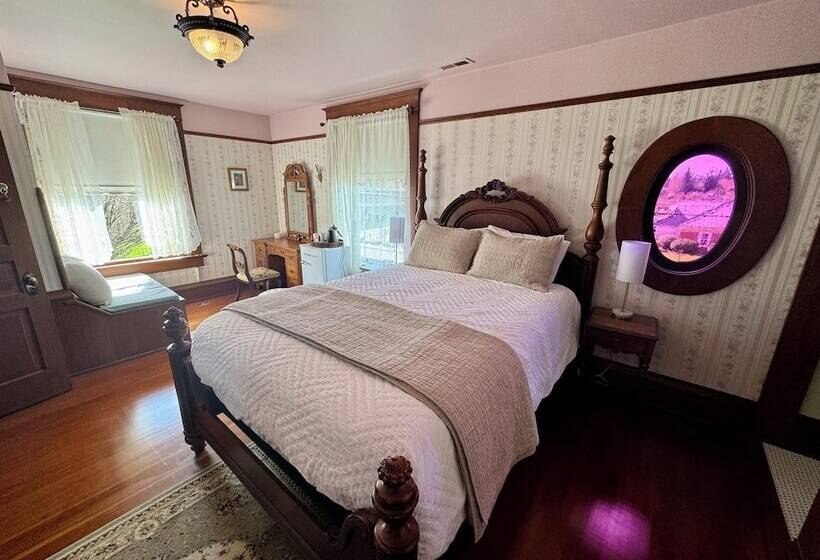 住宿加早餐  Hubble House Inn