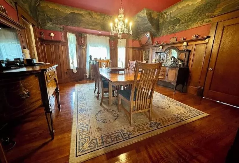 Aamiaismajoitus (B&B) Hubble House Inn