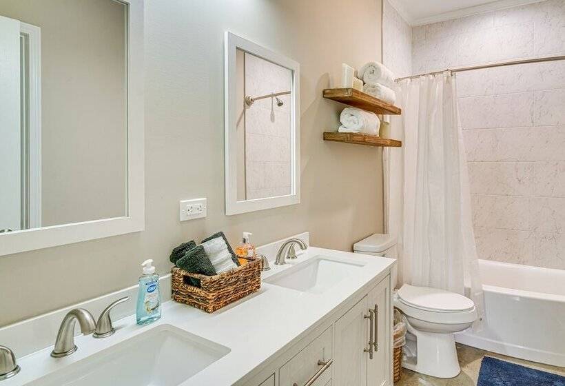 Cozy Crowley Home: Modern Interior, Covered Porch!