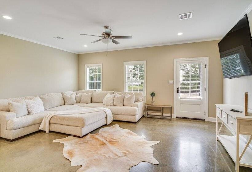 Cozy Crowley Home: Modern Interior, Covered Porch!