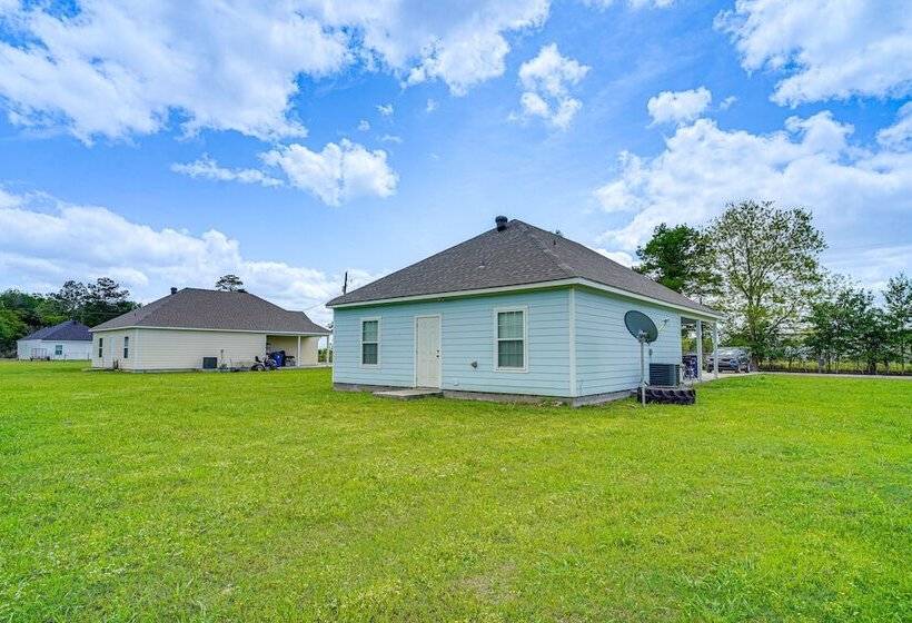 Cozy Crowley Home: Modern Interior, Covered Porch!