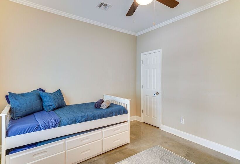 Cozy Crowley Home: Modern Interior, Covered Porch!