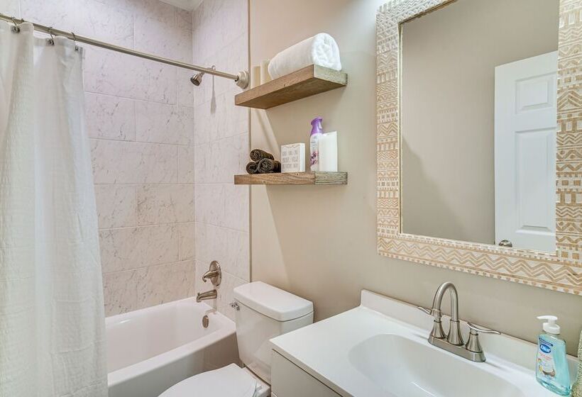 Cozy Crowley Home: Modern Interior, Covered Porch!