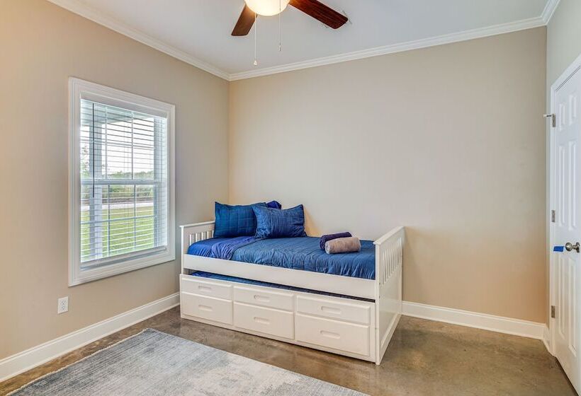 Cozy Crowley Home: Modern Interior, Covered Porch!