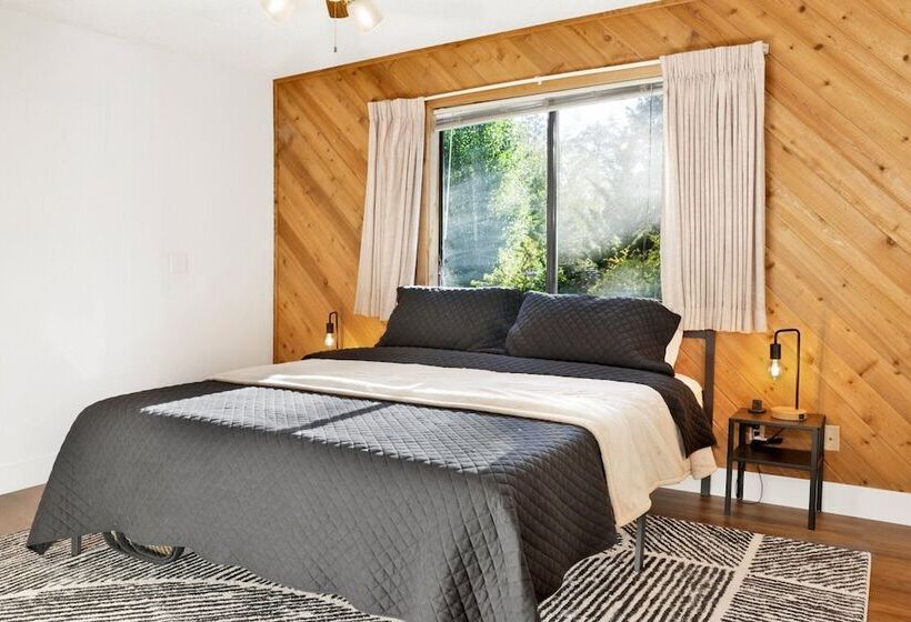 Gold Mountain Hideaway! #2350