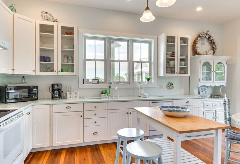 Gulf Shores Beach House W/ Deck: Walk To Shore!