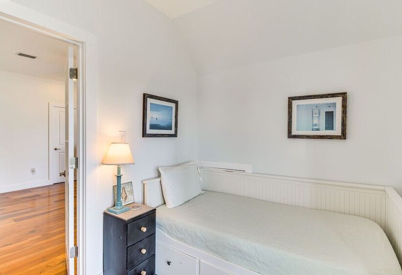 Gulf Shores Beach House W/ Deck: Walk To Shore!