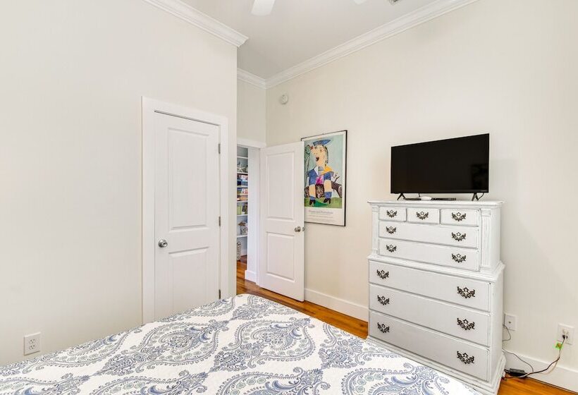 Gulf Shores Beach House W/ Deck: Walk To Shore!