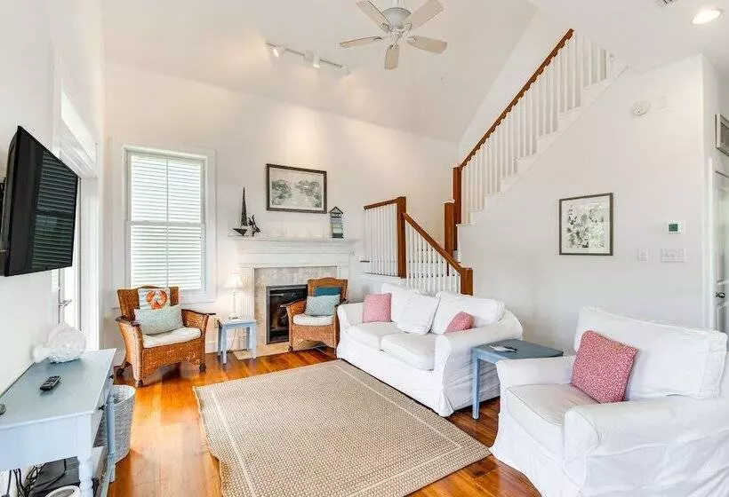 Gulf Shores Beach House W/ Deck: Walk To Shore!