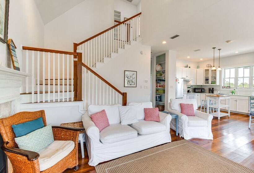 Gulf Shores Beach House W/ Deck: Walk To Shore!