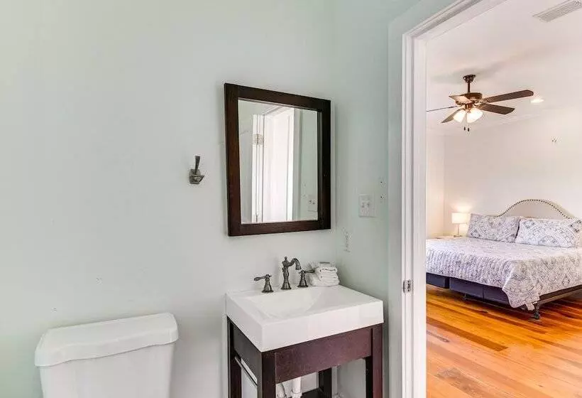 Gulf Shores Beach House W/ Deck: Walk To Shore!