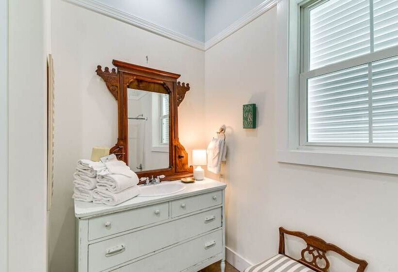 Gulf Shores Beach House W/ Deck: Walk To Shore!