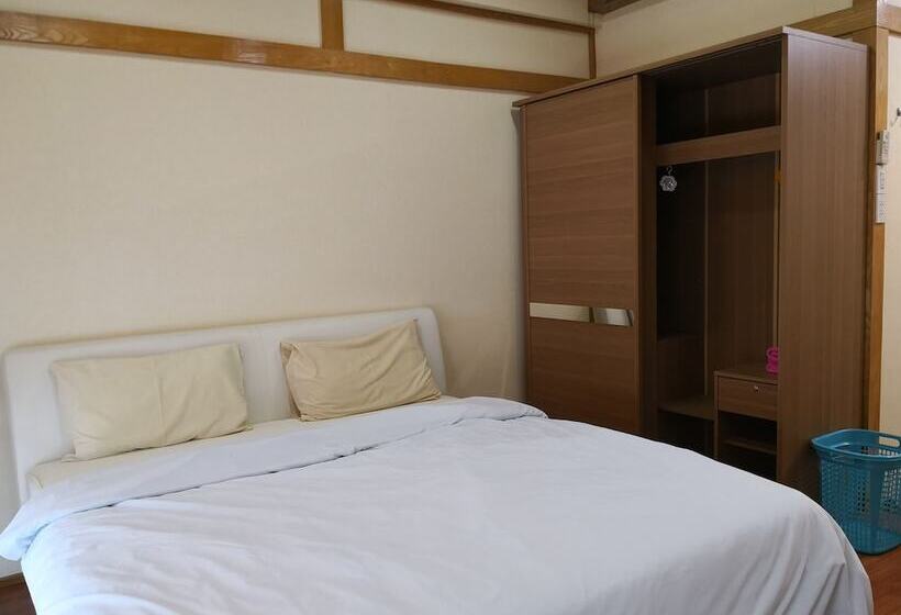 בית מלון כפרי Choke Set Thee House