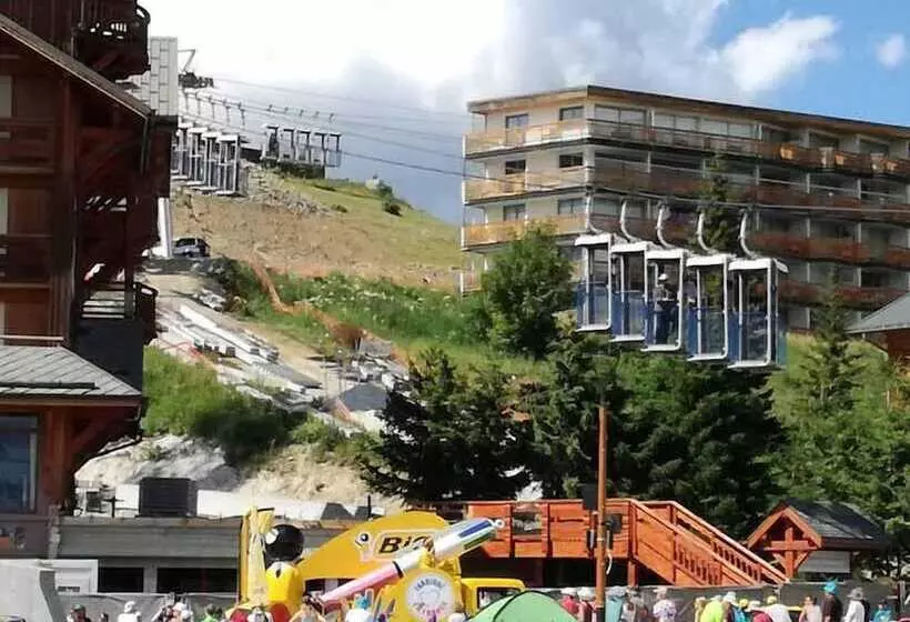 Hotelli Hôtel Les Cimes