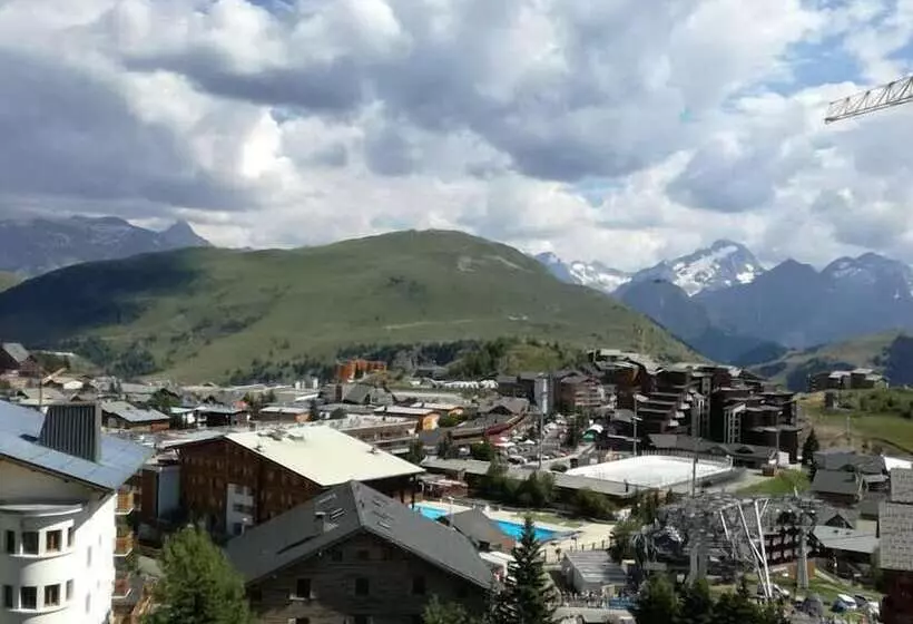 Hotelli Hôtel Les Cimes